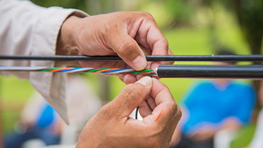 How to distinguish between MTP and MPO fiber cable?