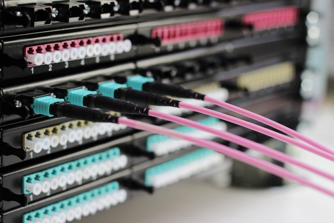 MPO_fiber_patch_panel.jpg